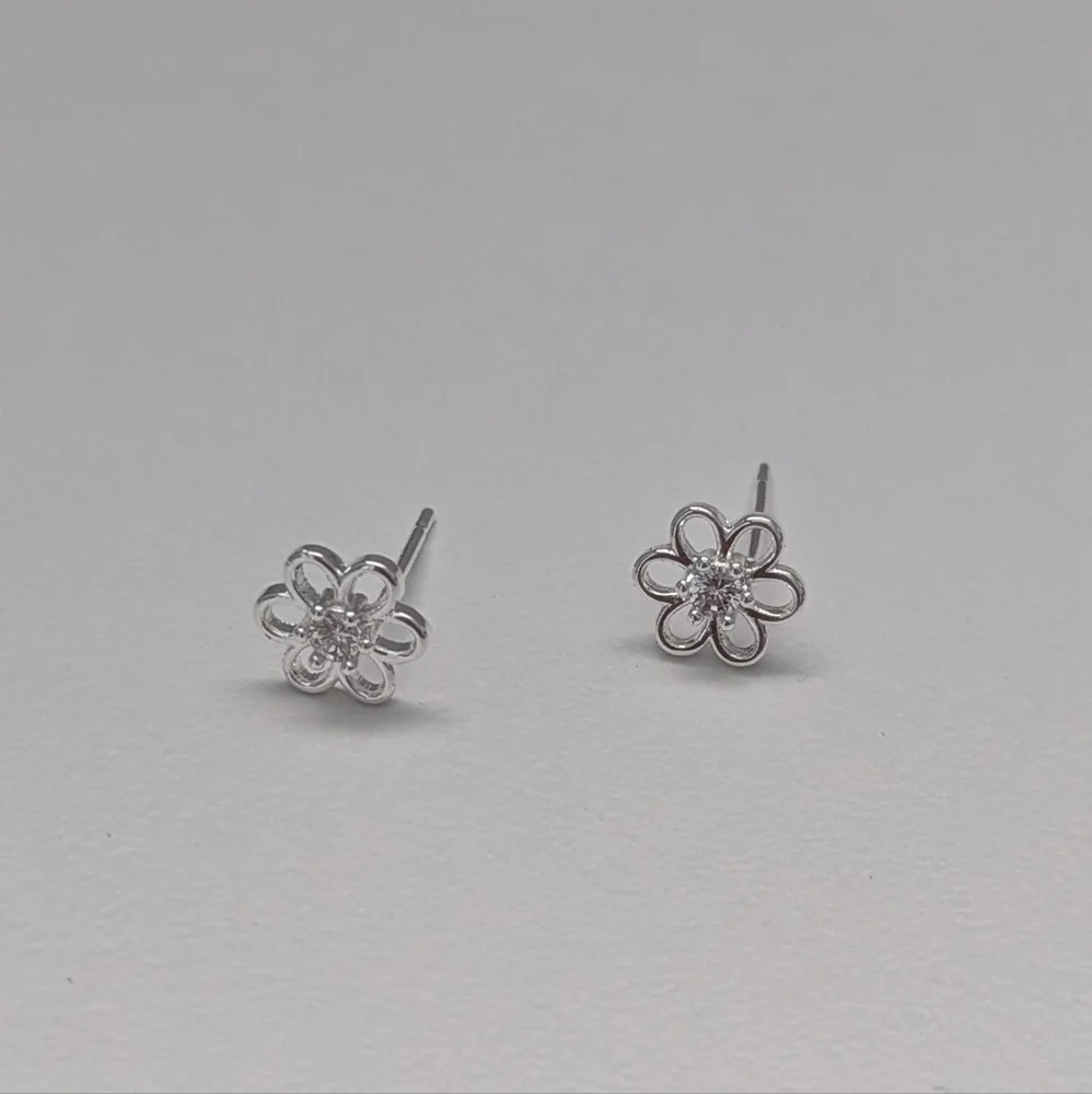 .925 Daisy Earrings